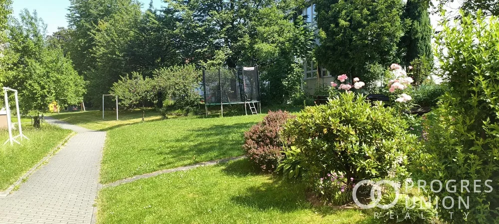 Maison et environs; lumière naturelle, vue