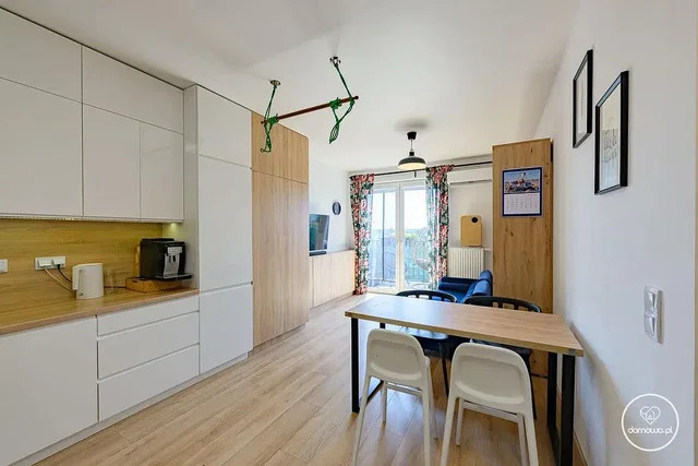 Kitchen; kitchen appliances, wood floor, natural light