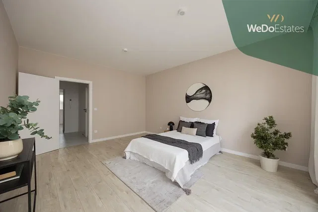 Bedroom; wood floor, natural light, modern style