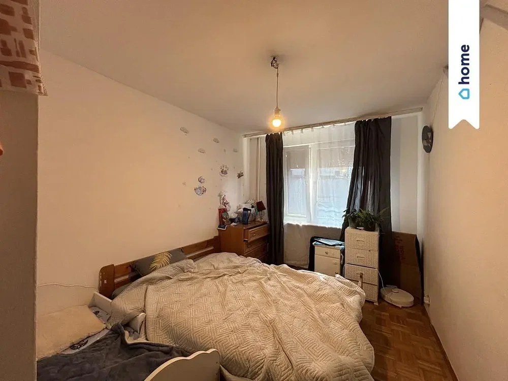 Schlafzimmer; holzboden, tageslicht