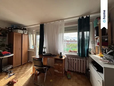 Kinderzimmer; holzboden, tageslicht, renovierungsbedürftig