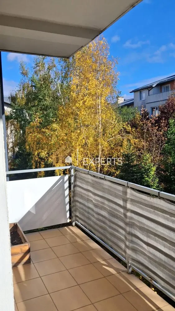Balcon; carrelage, vue, lumière naturelle
