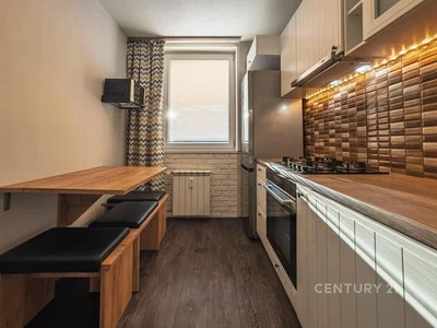 Cuisine; électroménager, parquet, lumière naturelle