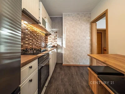 Cuisine; électroménager, parquet, lumière naturelle