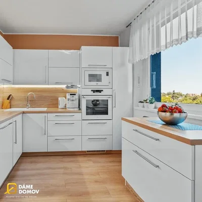 Cuisine; électroménager, parquet, lumière naturelle, style moderne