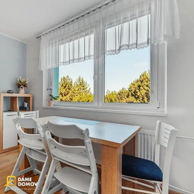 Cuisine; vue, lumière naturelle, parquet