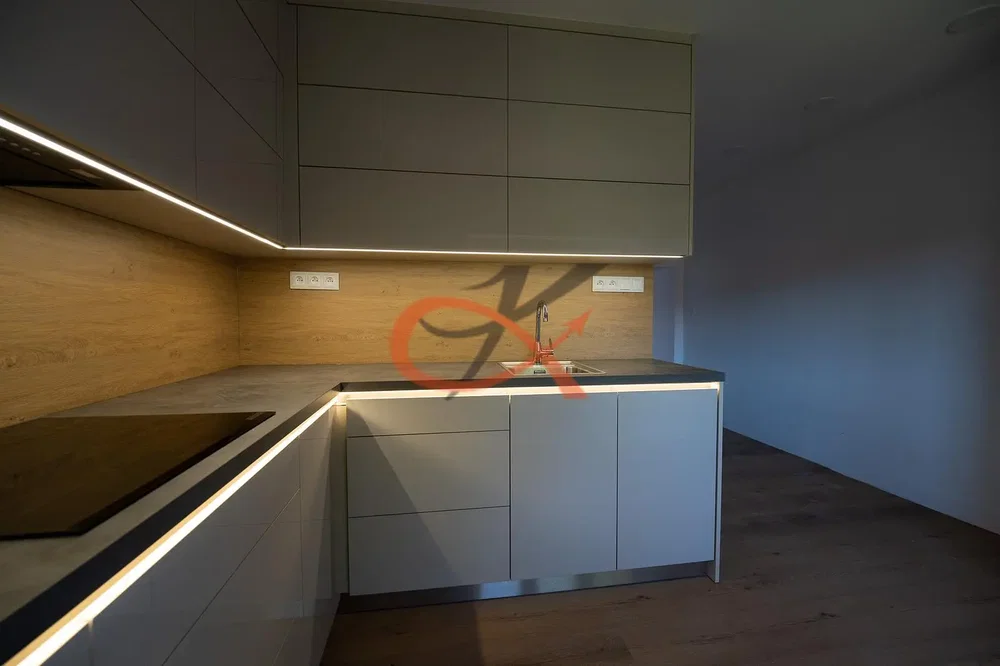 Cuisine; électroménager, style moderne, rénové, lumière naturelle