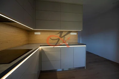 Cuisine; électroménager, style moderne, rénové, lumière naturelle