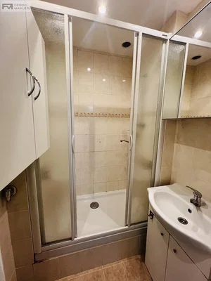 Badezimmer; fliesenboden, renoviert