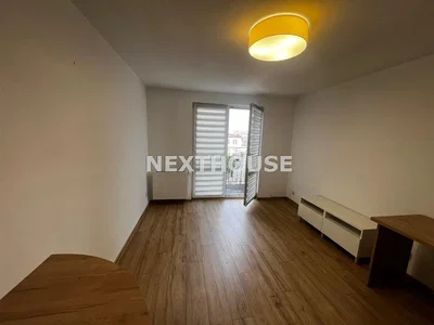 Wohnzimmer; holzboden, tageslicht