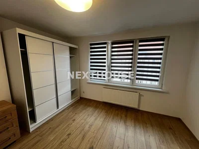 Schlafzimmer; holzboden, tageslicht