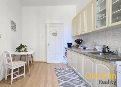 Küche; holzboden, tageslicht, moderner stil