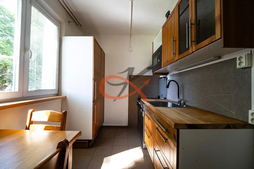 Küche; holzboden, fliesenboden, tageslicht, rustikaler stil