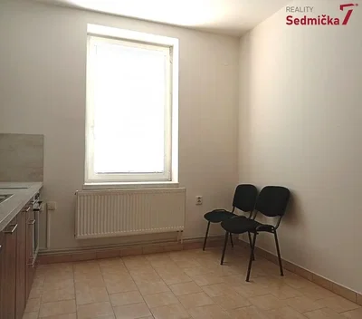 Кухиња; плочице, природно светло