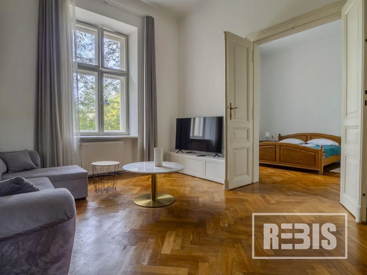 Salon; parquet, lumière naturelle, vue