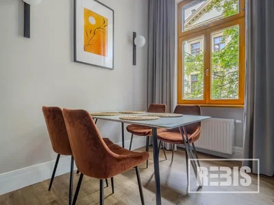 Autre; parquet, lumière naturelle, style moderne