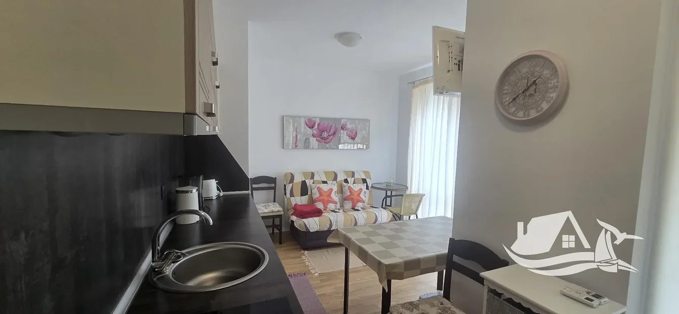 Cocina; luz natural, suelo de madera