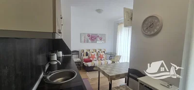 Cocina; luz natural, suelo de madera