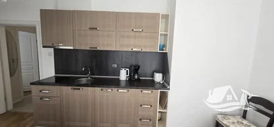Cocina; electrodomésticos, suelo de madera