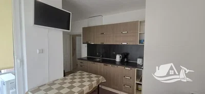 Cocina; electrodomésticos, suelo de madera