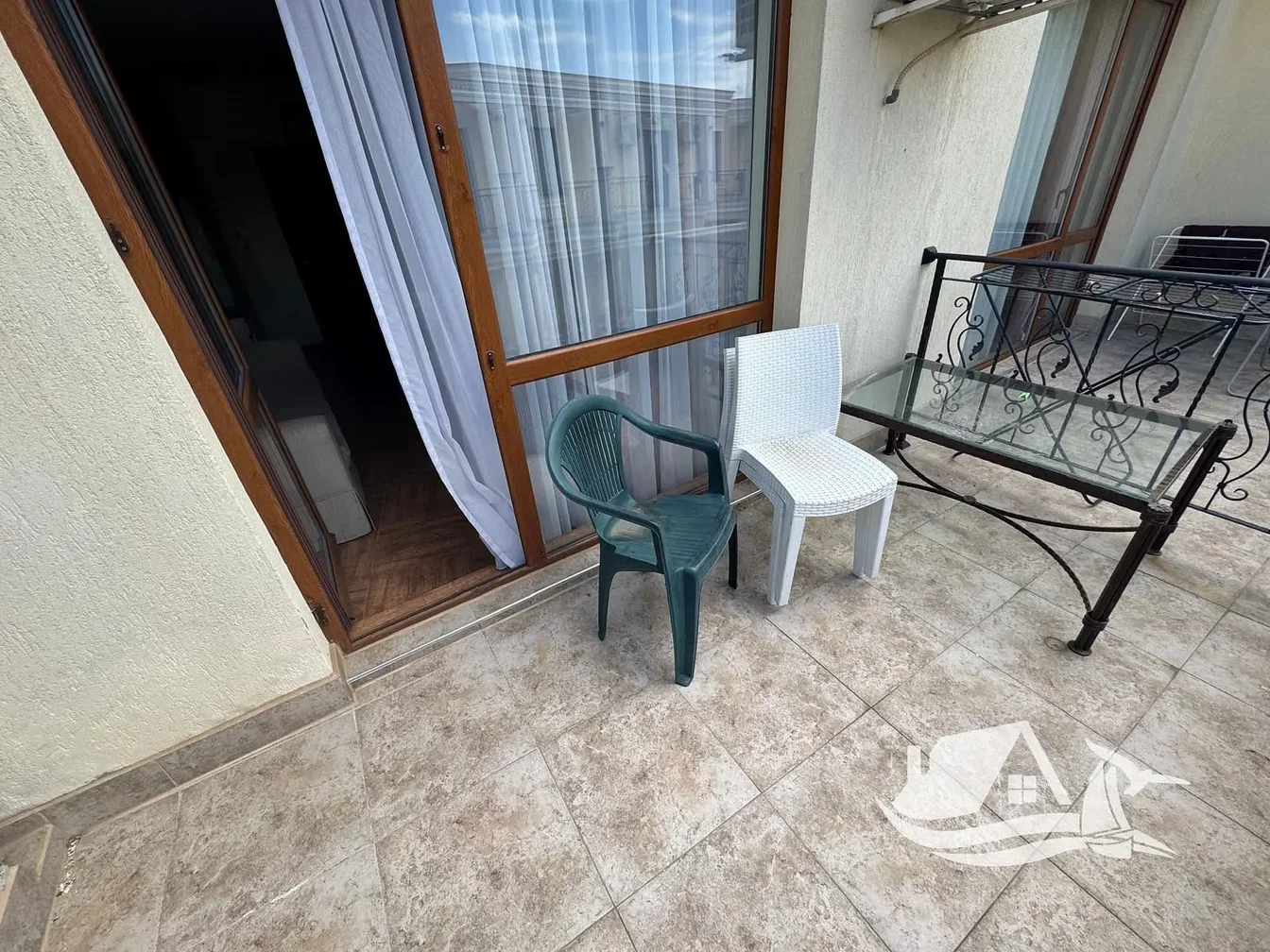 Balkon; pločice, prirodna svjetlost