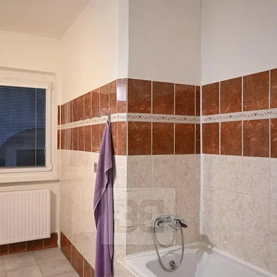 Salle de bain; carrelage, lumière naturelle