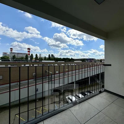 Balkon; podłoga z płytek, widok