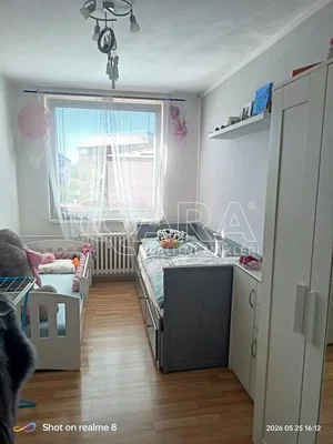 Дечја соба; дрвени под, природно светло