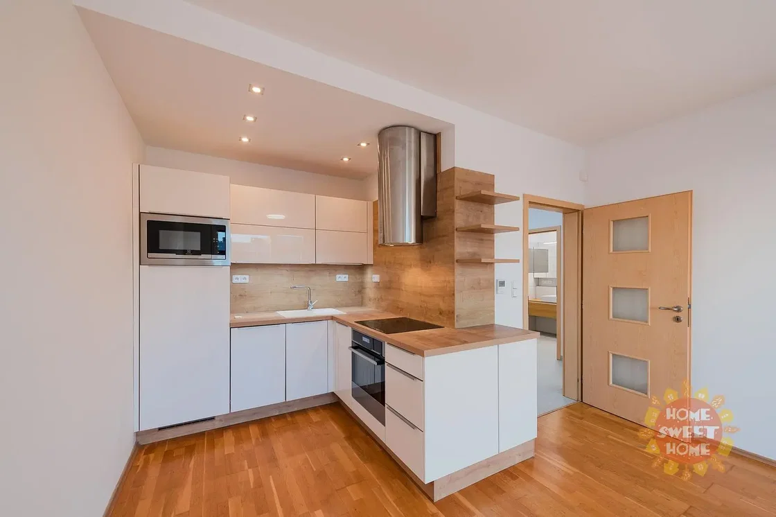Küche; küchengeräte, holzboden, tageslicht, moderner stil, renoviert