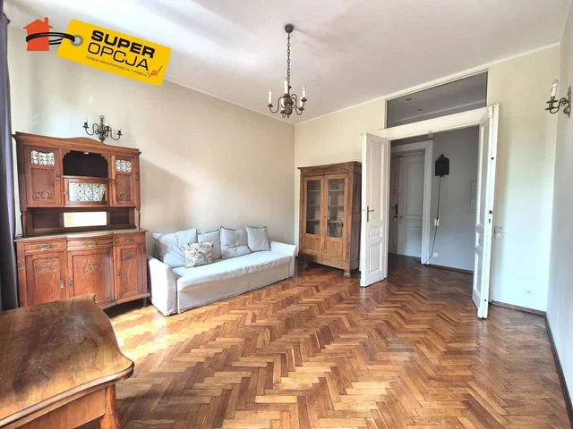 Salon; parquet, lumière naturelle