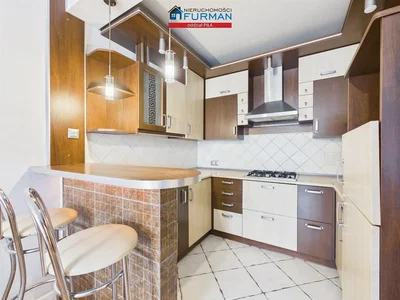 Cocina; electrodomésticos, suelo de baldosas, luz natural