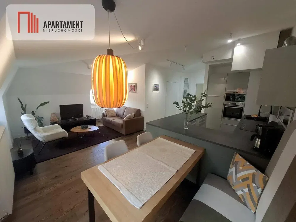 Wohnzimmer; tageslicht, holzboden, moderner stil