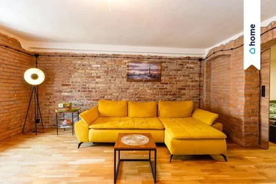 Living room; wood floor, natural light, rustic style