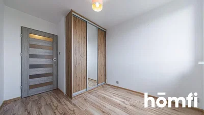 Schlafzimmer; holzboden, tageslicht