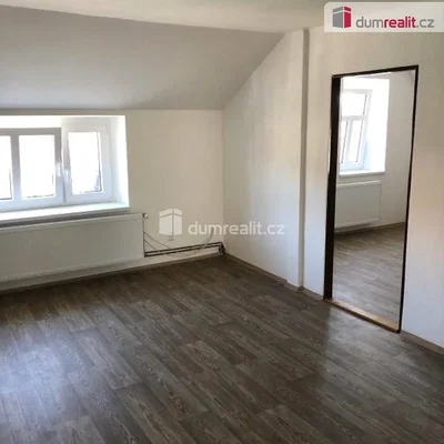 Schlafzimmer; holzboden, tageslicht