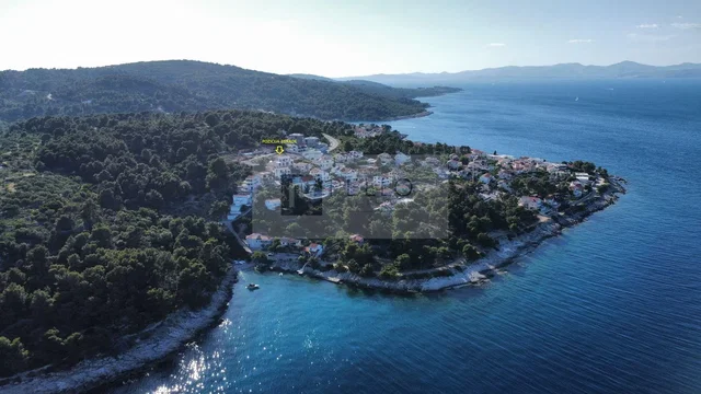 Hiša in okolica; razgled