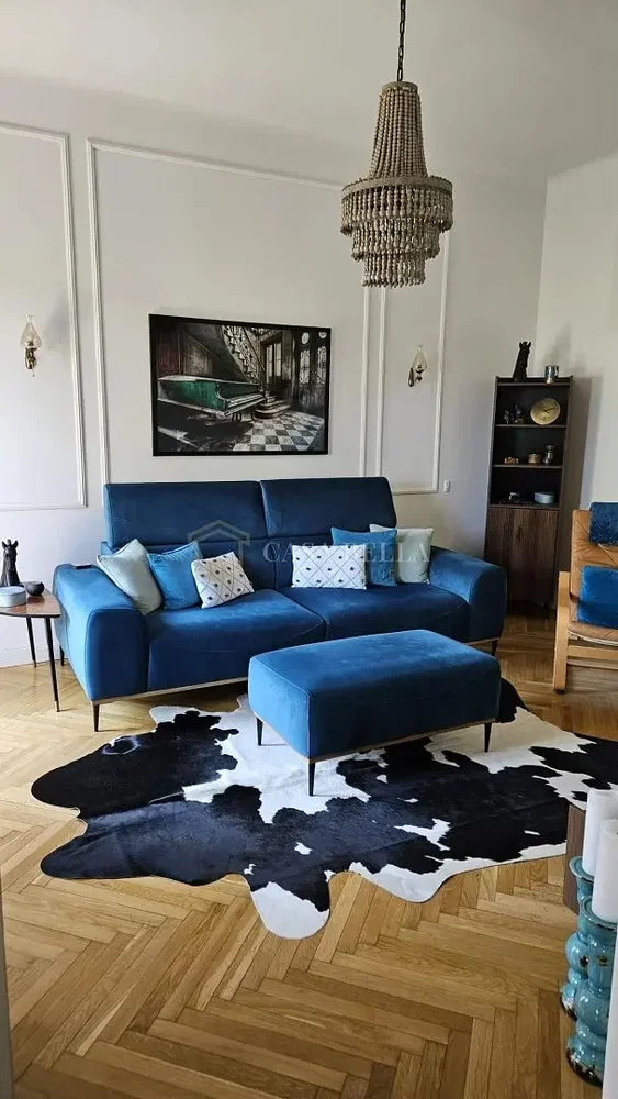 Wohnzimmer; holzboden, tageslicht, moderner stil