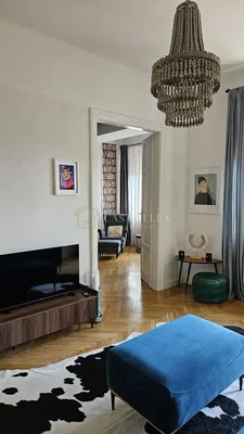 Wohnzimmer; holzboden, moderner stil, tageslicht