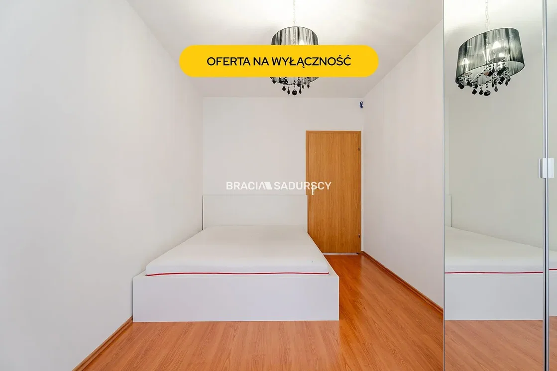 Υπνοδωμάτιο; ξύλινο πάτωμα, φυσικό φως