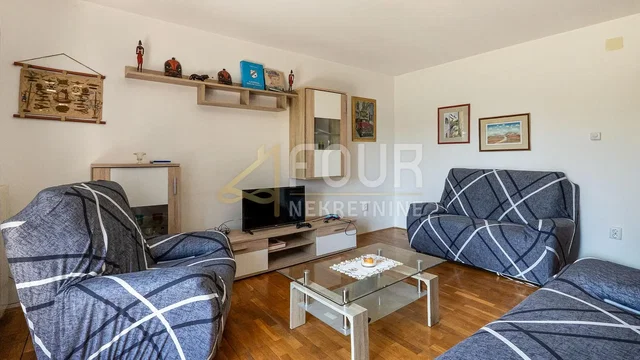 Wohnzimmer; holzboden, tageslicht, moderner stil