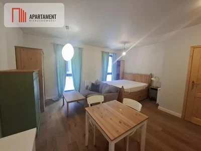 Wohnzimmer; holzboden, tageslicht