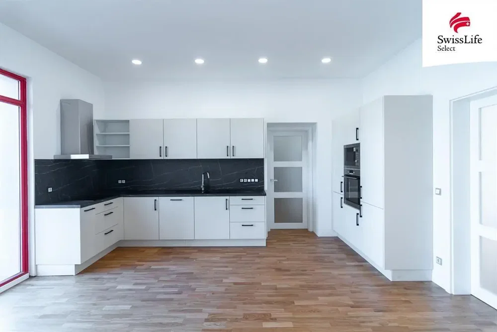Küche; küchengeräte, holzboden, tageslicht, moderner stil, renoviert
