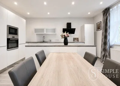 Kitchen; kitchen appliances, modern style, renovated, natural light