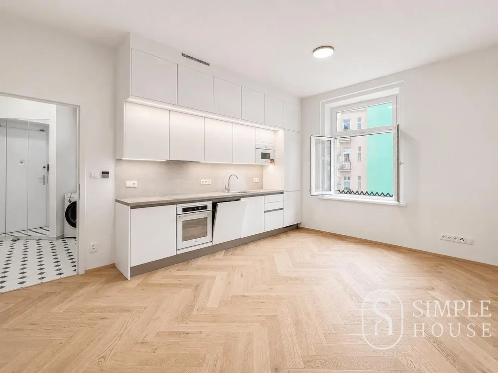 Küche; küchengeräte, holzboden, tageslicht, renoviert