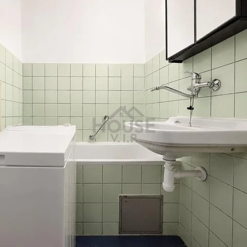 Toaleta; dlažba