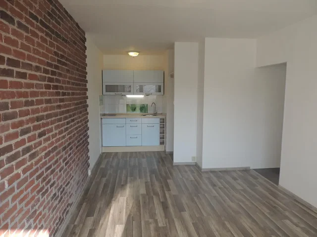 Kuchyňa; kuchynské spotrebiče, dlažba
