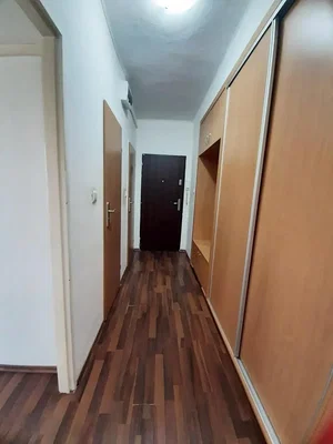 Garderobe; holzboden, tageslicht