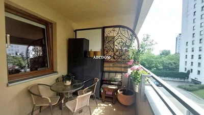 Balkon; výhled, přirozené světlo