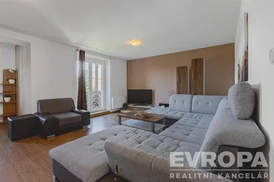 Living room; wood floor, natural light, modern style