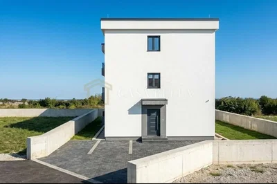 Kuća i okolina